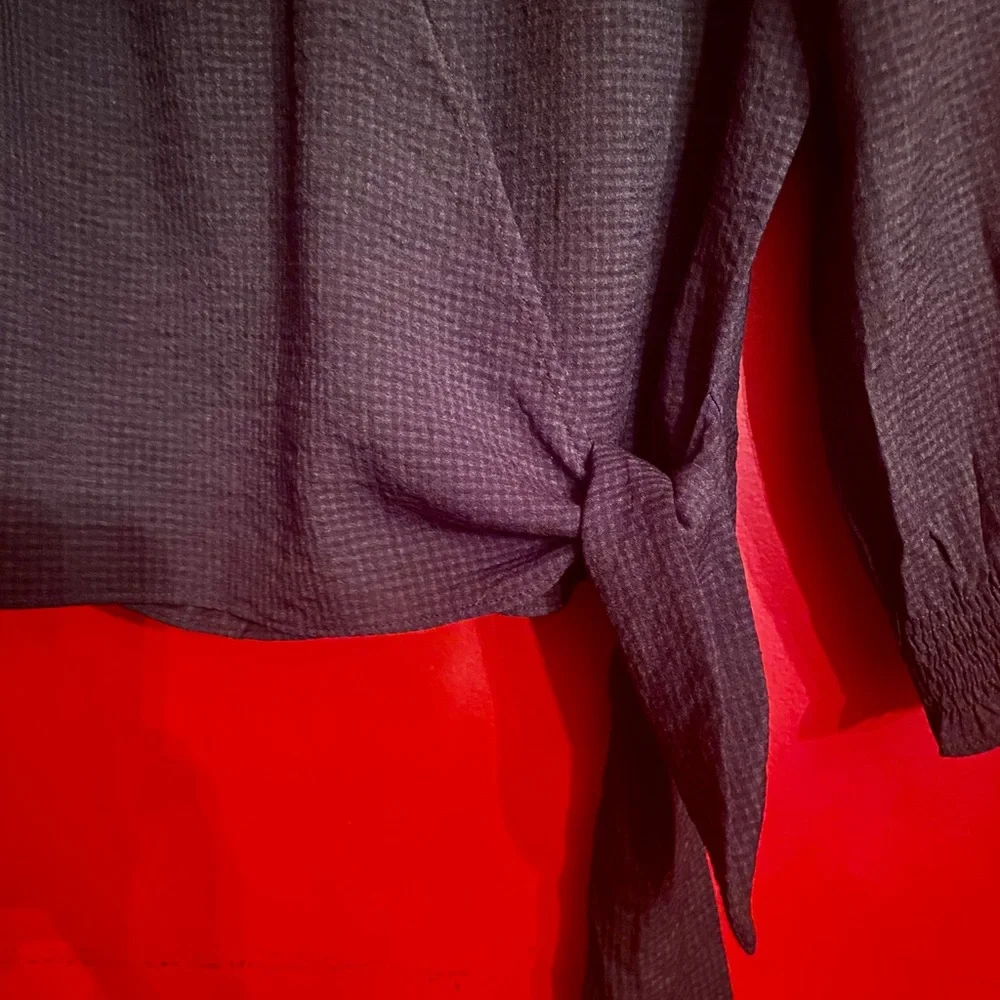 Madewell black v-neck tie wrap shirt, size XS - Picture 2 of 4